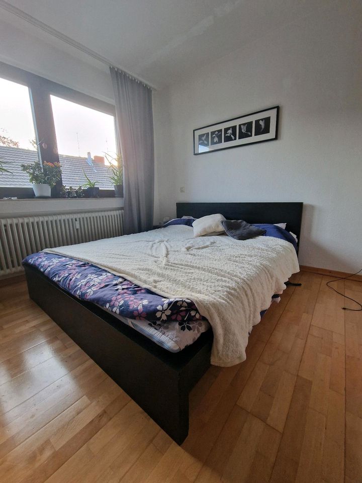 Bett mit Matratzen in Bonn
