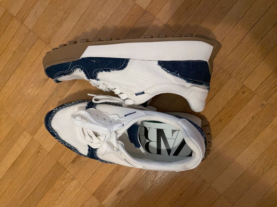 Zara Sneaker weiß/ Jeans 39 in Frankfurt am Main