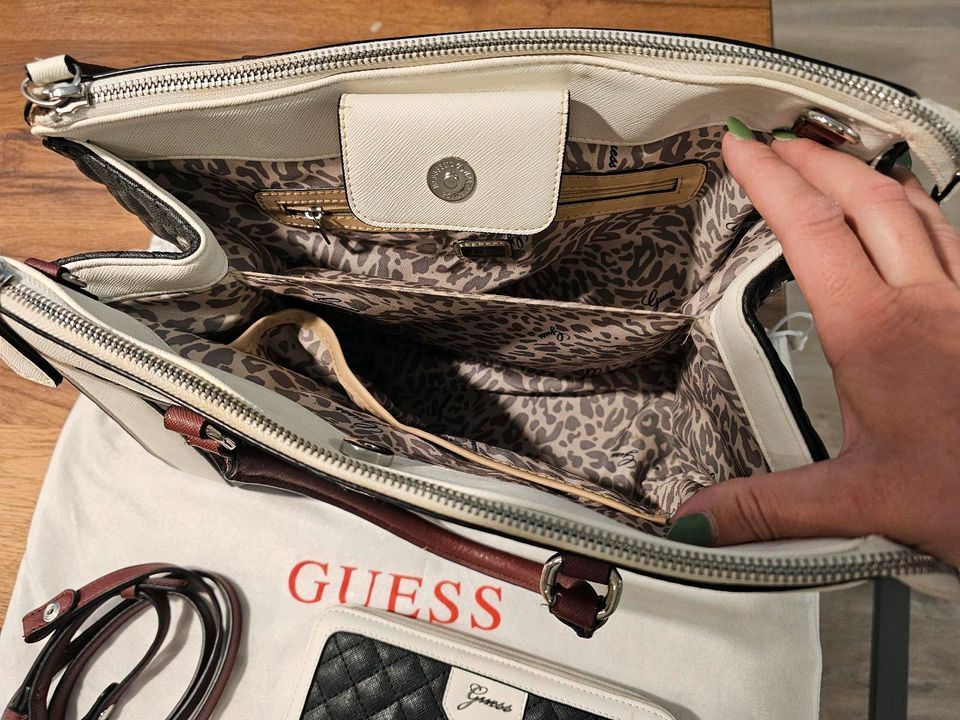 Guess Handtasche und Portemonnaie in Bergkamen