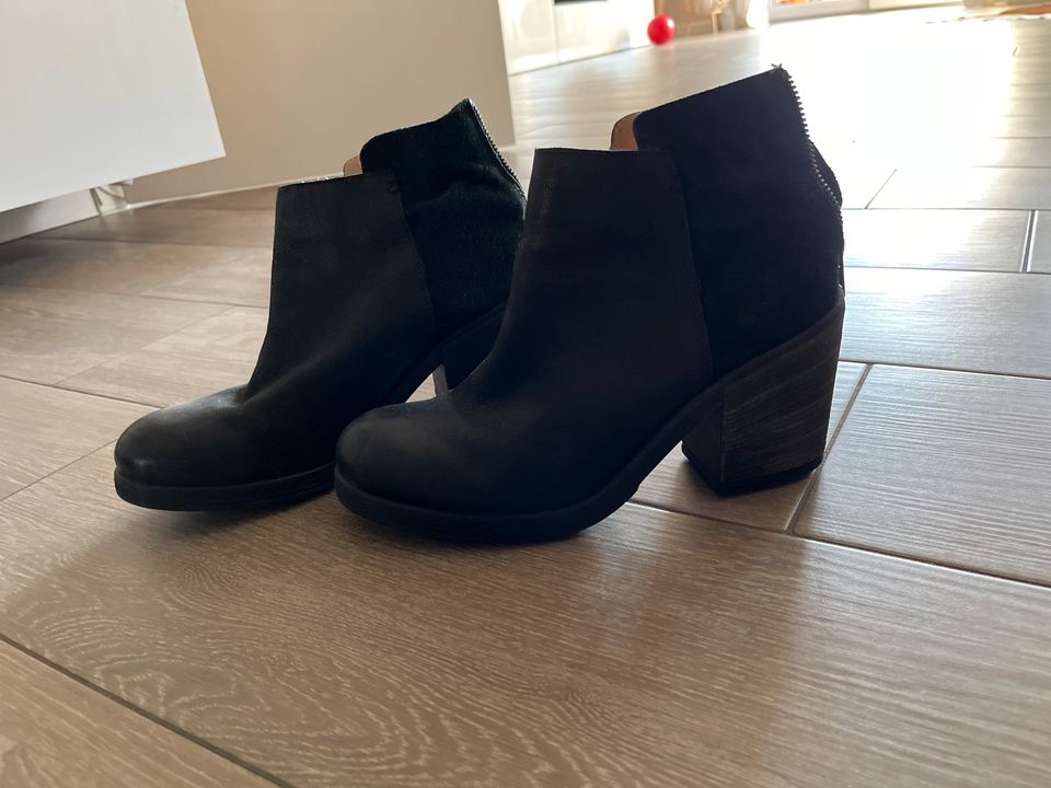 Ankle Boots echtes Leder Schwarz Marke Akira Größe 40 in Kirchbarkau