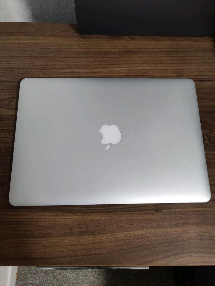 Apple MacBook Air 2015 - 2,2 GHz i7, 8 GB RAM, 128 GB SSD, macOS in Berlin