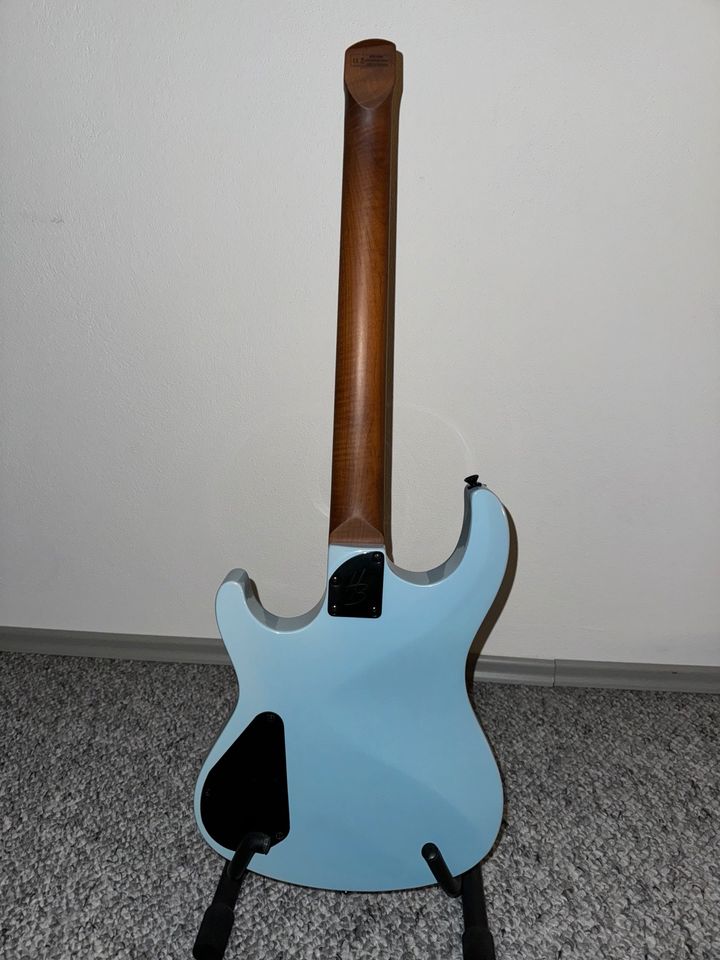 Harley Benton Dullahan FT 24 Roasted IB blaue headless E-Gitarre in Wennigsen