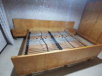Retro-Doppelbett aus lackiertem hellen Echtholz zu verschenken Bayern - Schwabach Vorschau