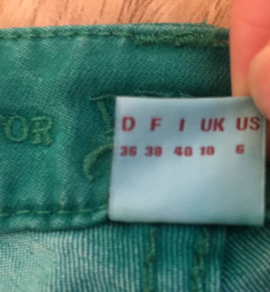 Esprit Damenhose Größe 36 Türkis in Berlin