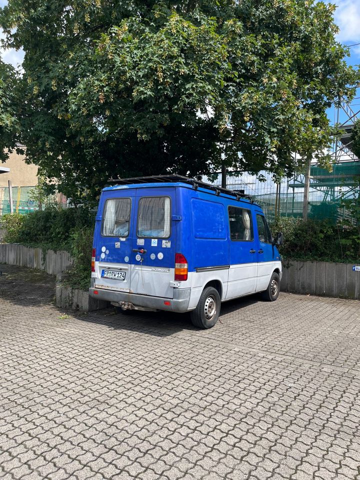 Mercedes Sprinter 208CDI Camper/ Van/ Bus liebevoll ausgebaut in Freiburg im Breisgau