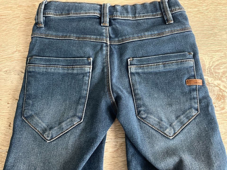 sehr gut erhaltene dunkelblaue kurze Jeans von Name it in Krefeld