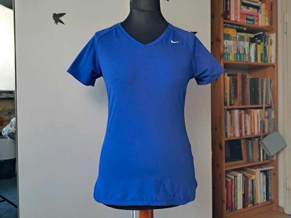 Nike T - Shirt / Sport Shirt Gr. M / 38 / 40 in Kiel