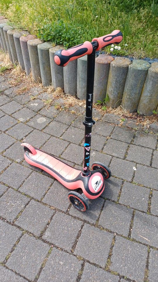 Roller mit 3 Rädern in Wesseling