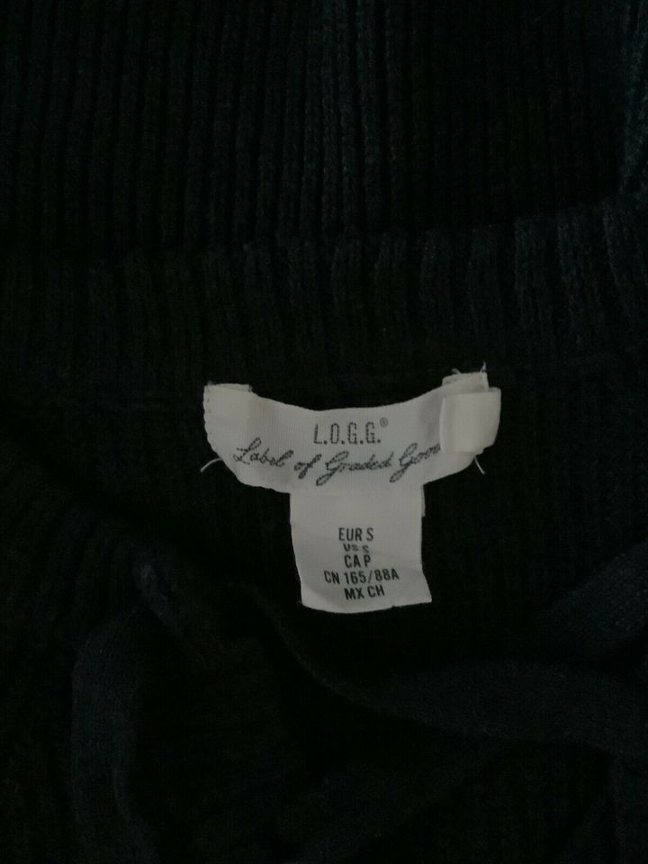 Strickpulli Gr. S in schwarz mit Schnürung von H&M in Roßtal