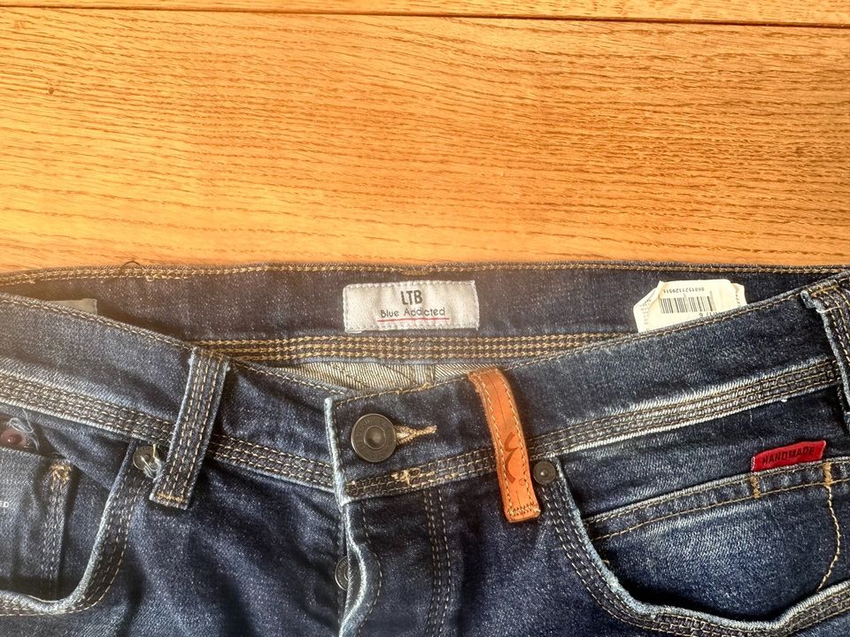 LTB Jeans Shorts Corvin blau Gr. M in Hofheim am Taunus