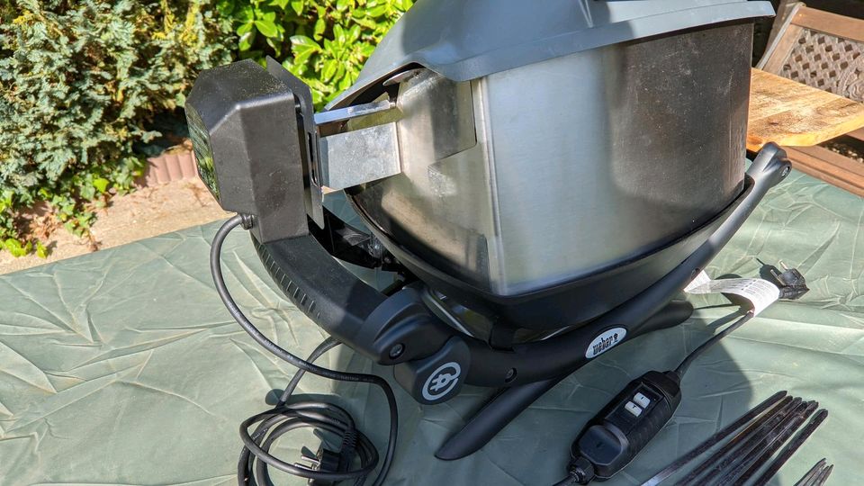 Weber Q 1400, Drehspieß, Roteserie, Holz Ablagefläche, Q 200 in Dormagen