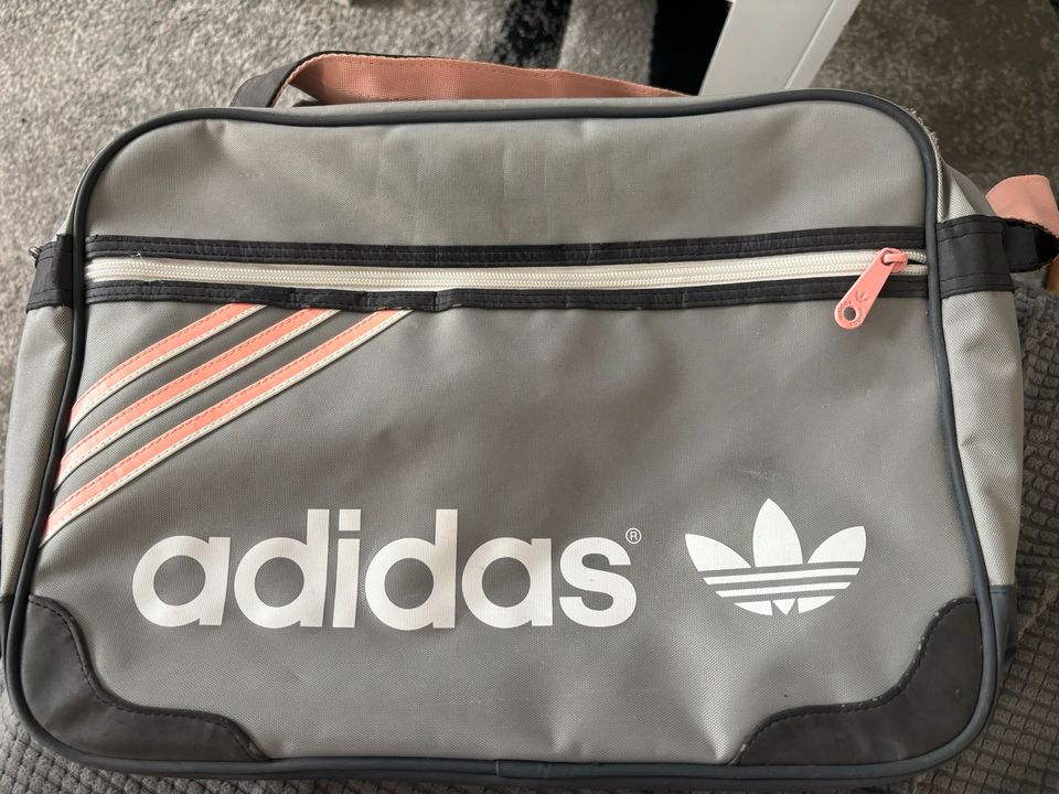 Adidas Umhängetasche in Pforzheim