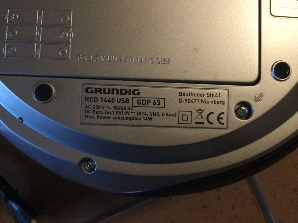 GRUNDIG RCD 1445 USB Radio CD-Player silber in Taufkirchen München