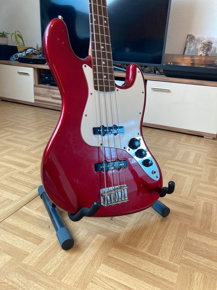 Squier Jazz Bass E Bass in St. Ingbert