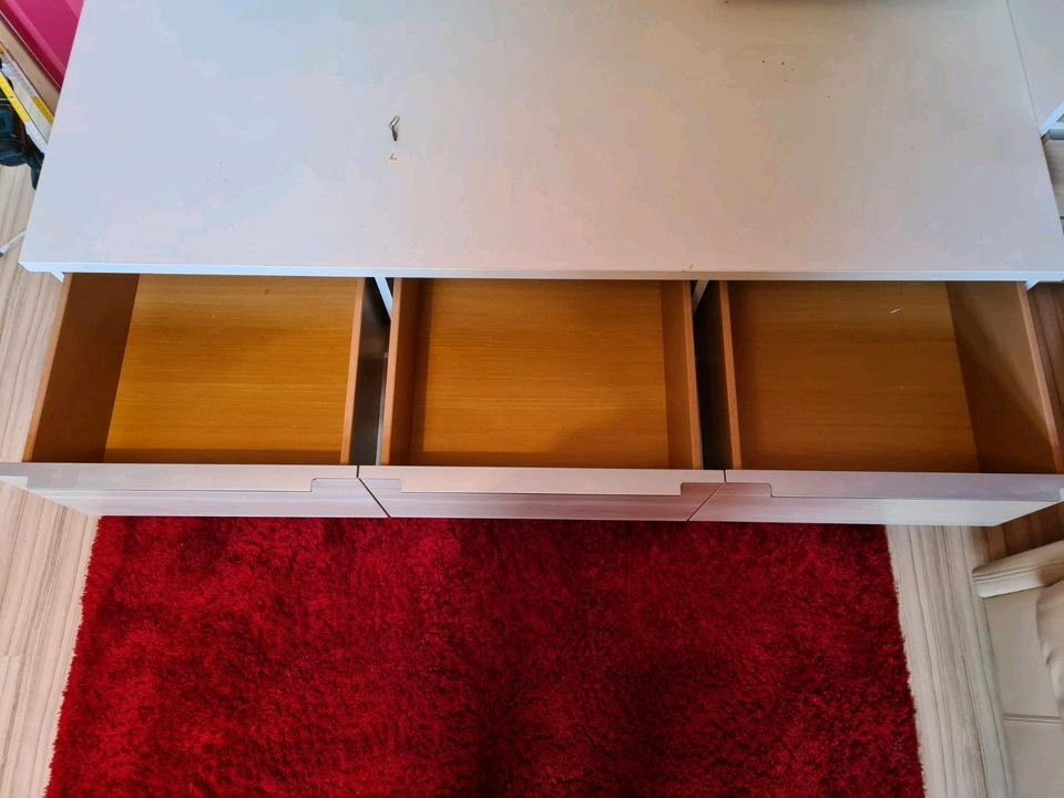 TV Board Kinderzimmer Kleiderschrank in Spergau