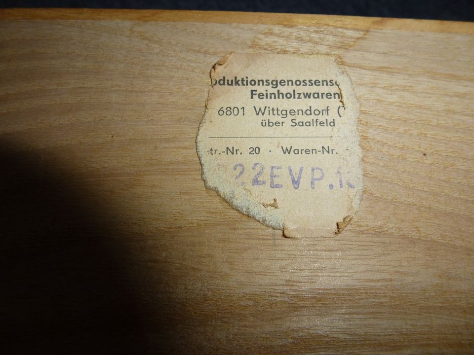 kleines Holzschränkchen aus DDR - zeiten in Schraden