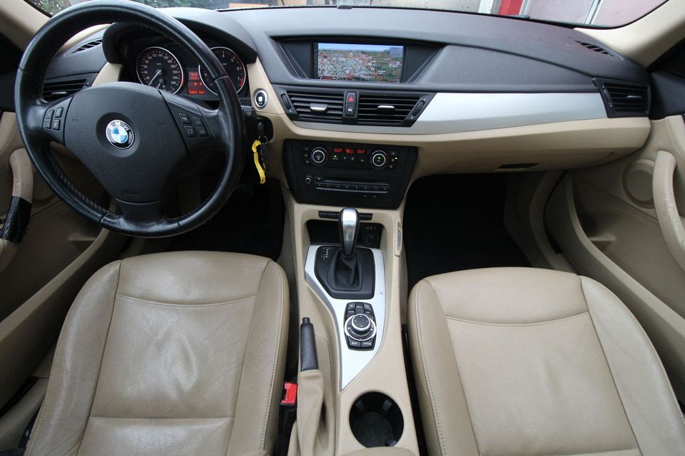 BMW X1 xDrive 28i~Pano~NAVI~Leder~Xenon~Automatik~ in Königsbrunn