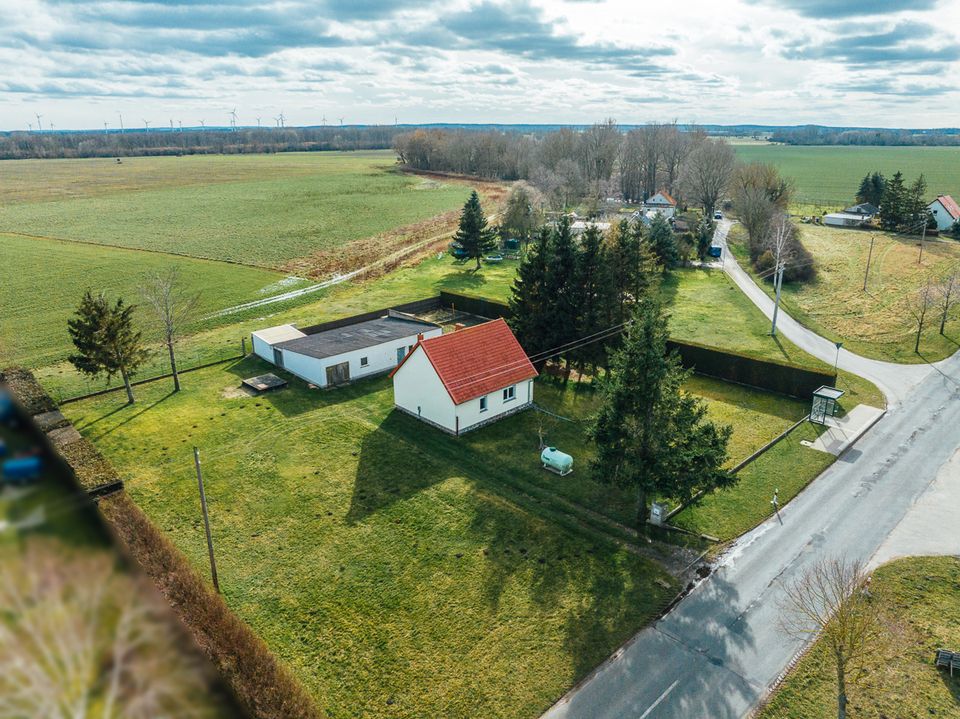 Schnäppchenhaus auf dem Land mit Garage und Nebengebäude in Spantekow