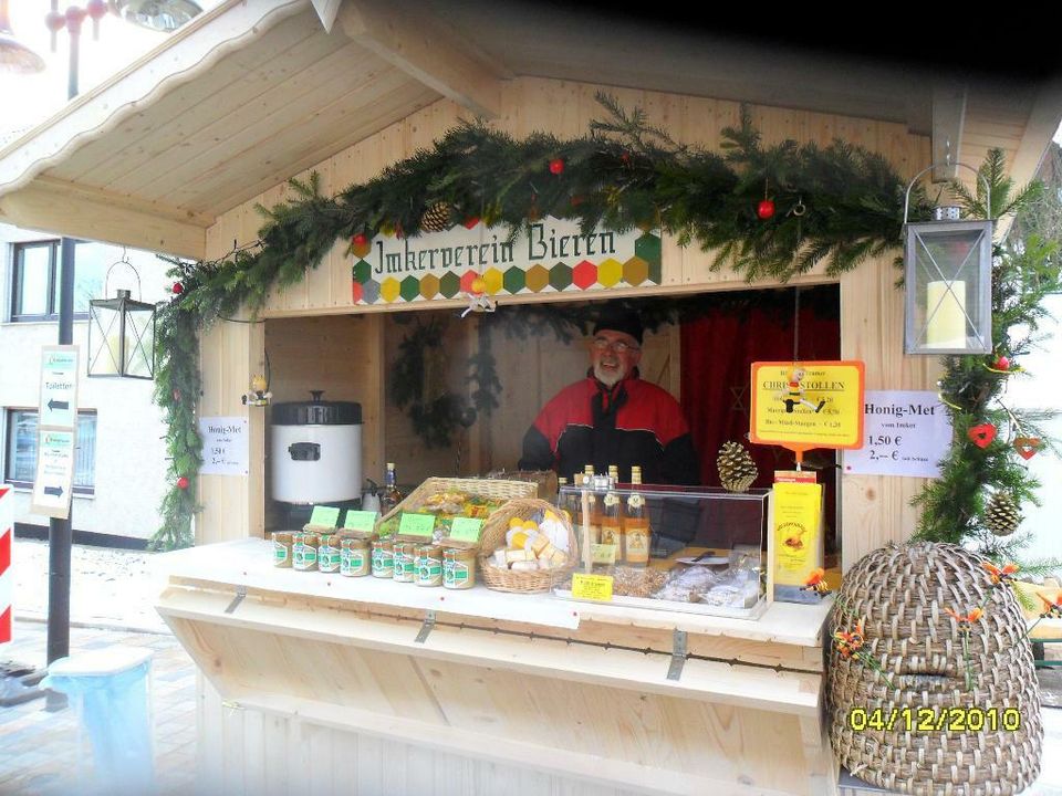 Erdbeerverkaufsstand Verkaufsstand Verkaufshütte Marktstand Weihnachtsmarktstand Weihnachtsmarkthütte Markthütte Imbiss  Kiosk  Wurstbude in Rödinghausen