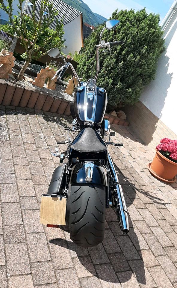 Harley-Davidson Rocker C in Weiler bei Monzingen