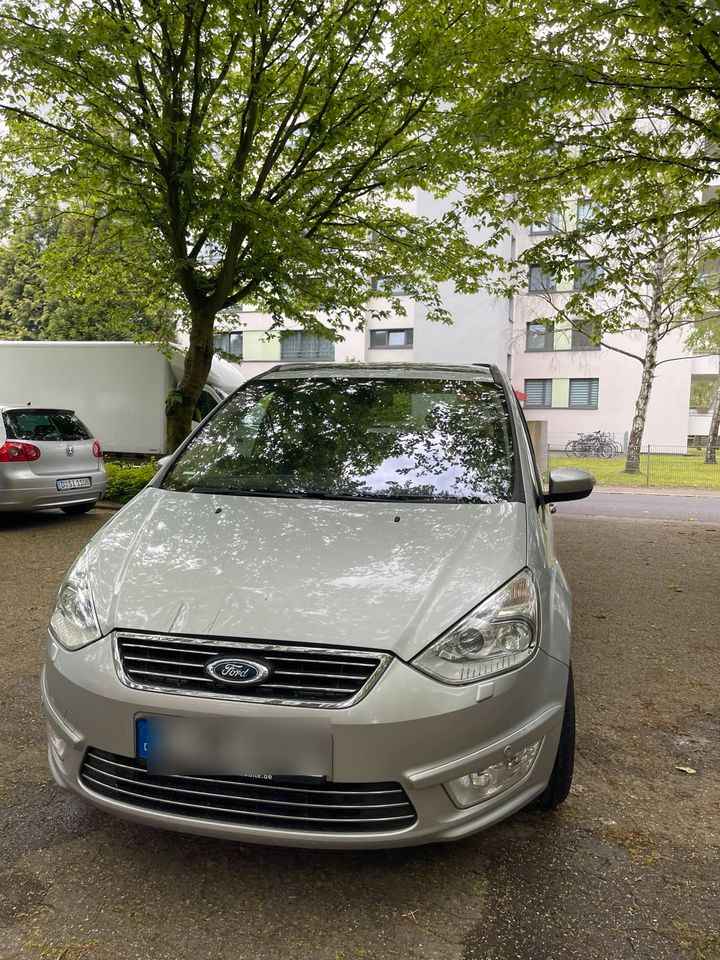 Ford Galaxy titanium automatik (7 sitzer) in Düsseldorf