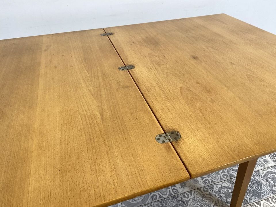 WMK Sehr schöner, gut erhaltener und besonders praktischer Mid-Century Esstisch mit aufklappbarer Tischplatte # Tisch Küchentisch Ausziehtisch Holztisch Dining Table Spieletisch 50er 60er Vintage in Berlin