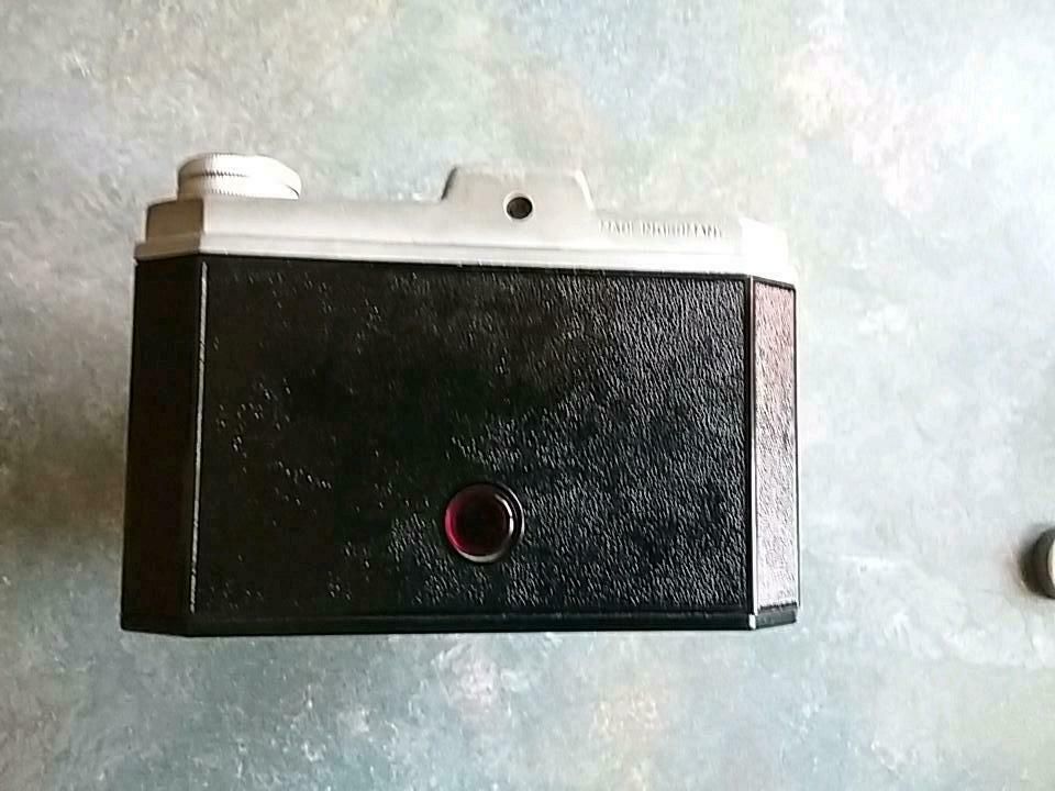 Fotoapparat aus den 1950 iger Jahren mit Aufdruck Rothlar Optik in