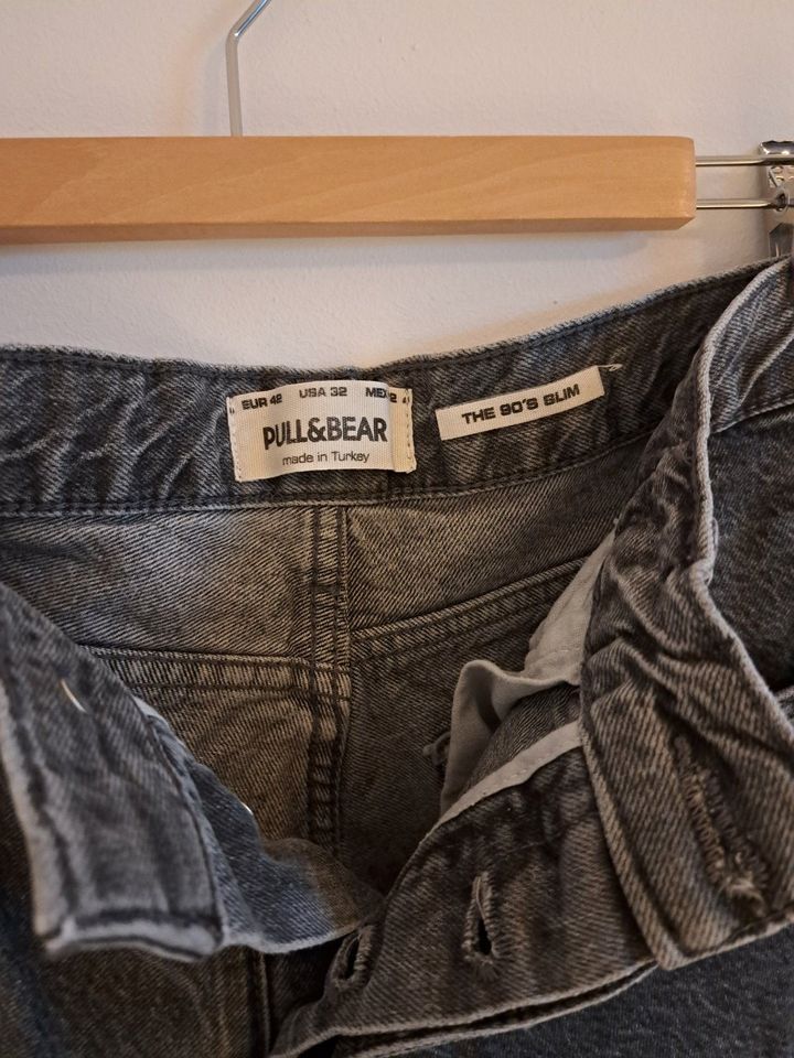 Pull&Bear 90s slim fit jeans Gr. 42 in München