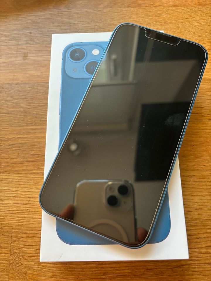 iPhone 13, blau 128GB in Stuttgart