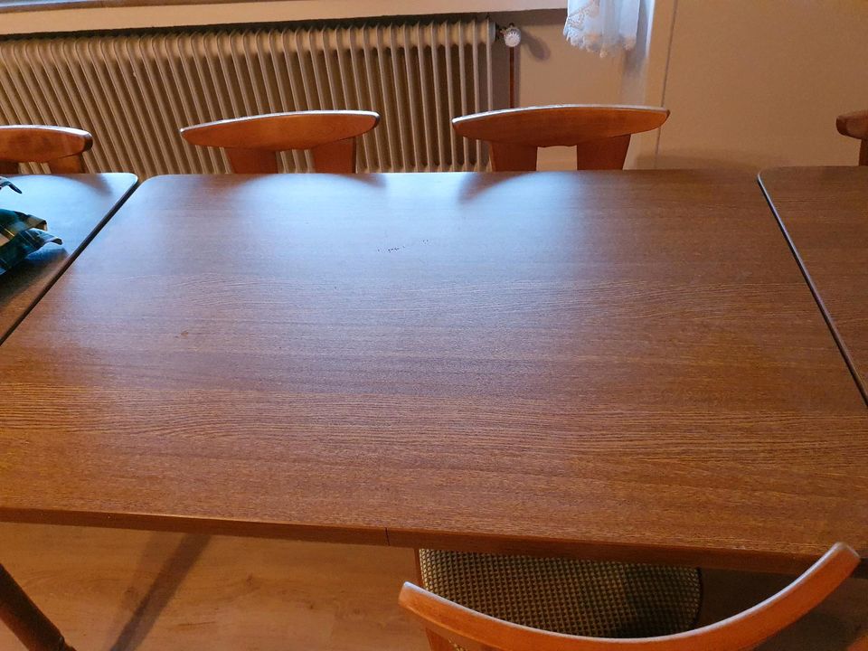 4 Tische, 1 Verbindungsplatte, 8 Stühle in Longkamp