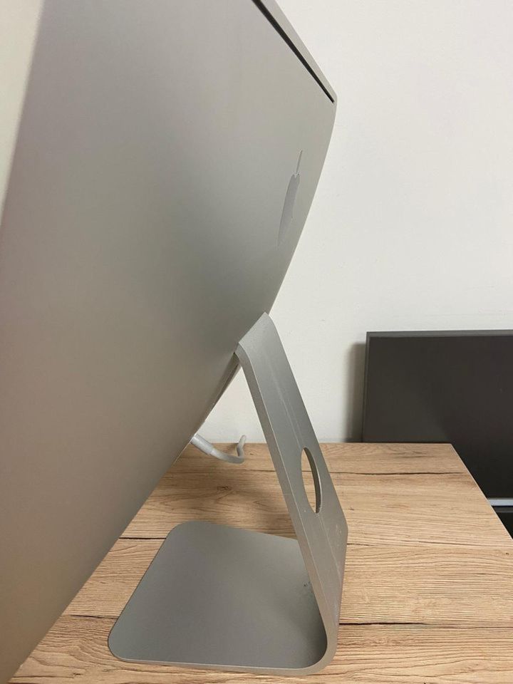 IMAC 21,5 Zoll Tastatur, Maus in Leverkusen