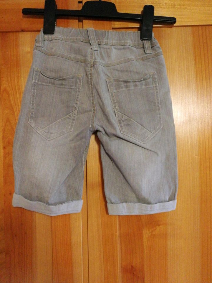 S. Oliver kurze Jeans Hose Gr. 134 in Sulzdorf