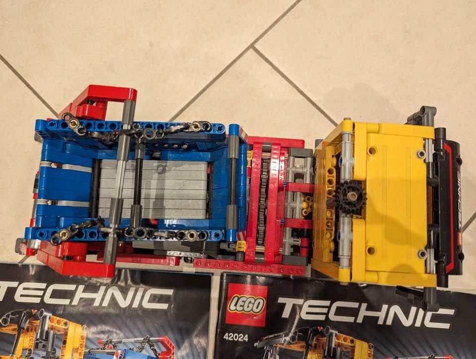 Lego Technik 42024 Container Truck (vollständig) in Idstein