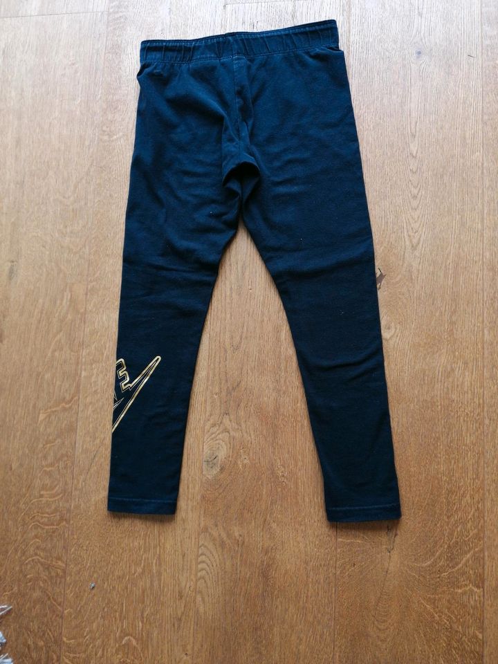 Nike Leggings, Größe 122-128 in Eichenzell