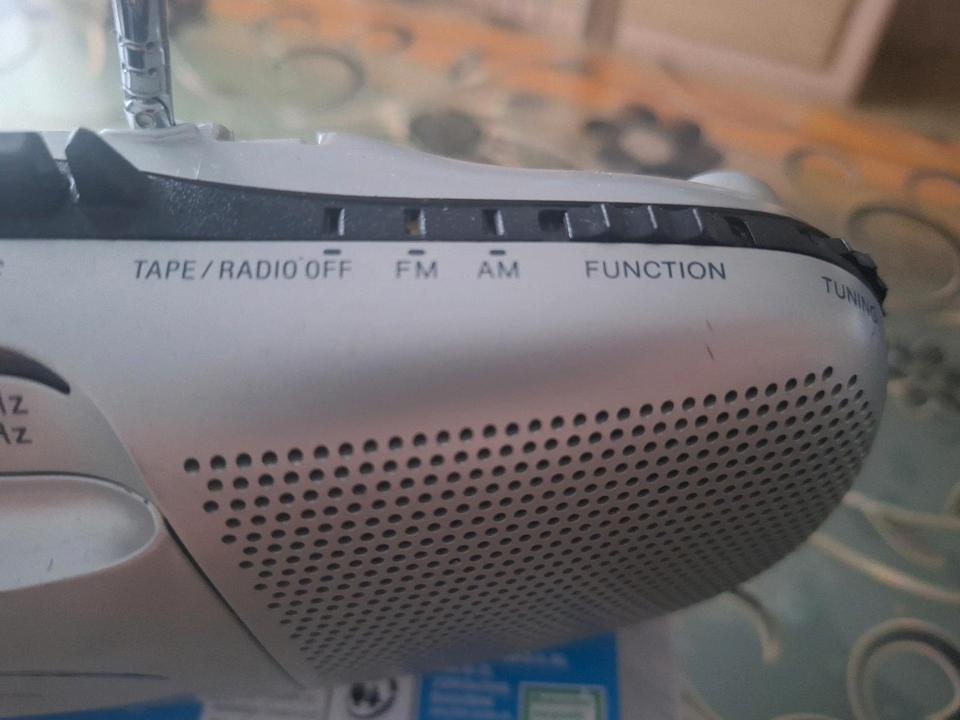Sony CFS-E2 Tragbares Stereo Radio Cassetten Recorder Silber in Berlin