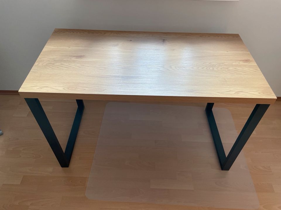 Kleiner Schreibtisch in Wertheim