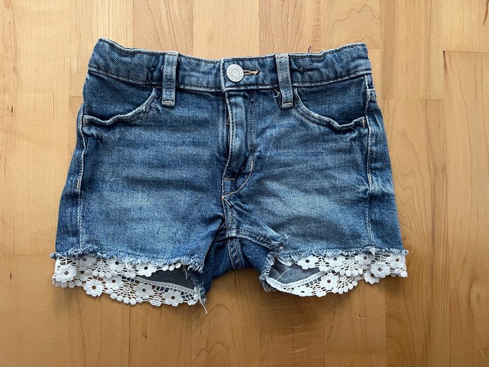 H&M Jeansshorts Shorts kurze Hose 104 110 spitze in Karlsdorf-Neuthard