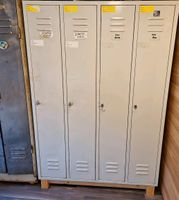 Spind Metallschrank 4er Metallspind Blechschrank Kleiderschrank Nordrhein-Westfalen - Arnsberg Vorschau