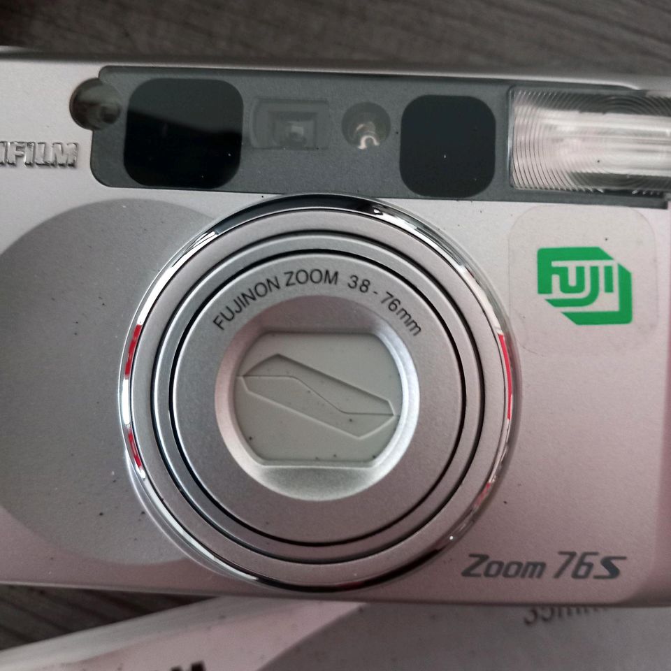 Fujifilm Zoom Date 76S film Camera w Neu Versand 4 € in Estenfeld