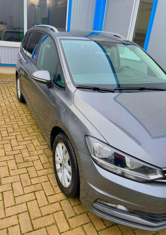 VW Touran 1,6 TDI SCR  BMT  Comfortline 7 Sitzer Start-Stopp in Arnstadt