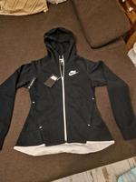 Nike Sportjacke NEU Grösse S Brandenburg - Tettau Vorschau