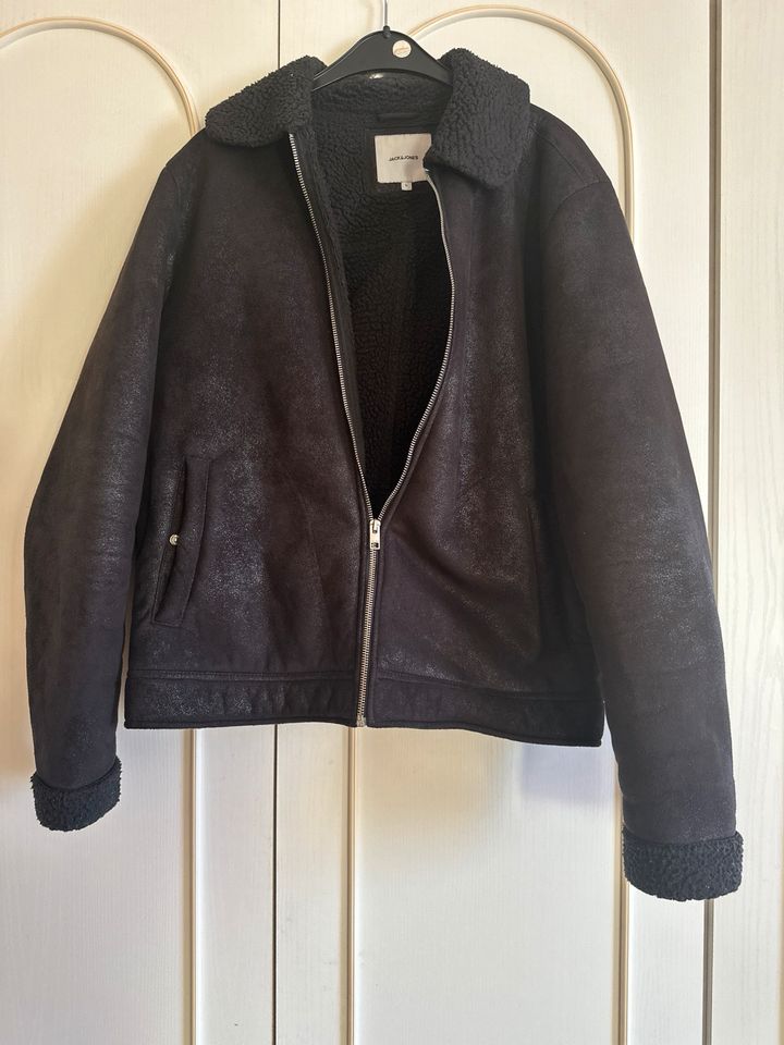 Jack and Jones Herrenjacke schwarz mit Fell Gr. L in Zweibrücken