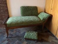 Chaiselongue / Couch mit Kissen und Fußbank alt/retro Bayern - Traunreut Vorschau