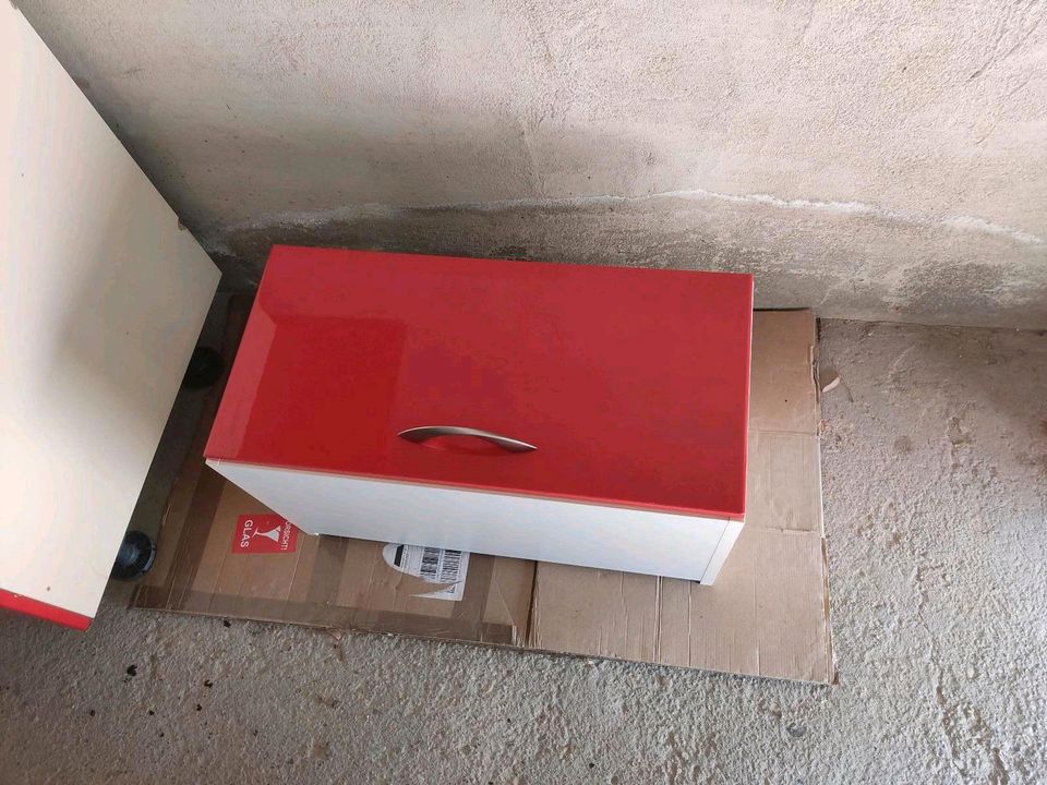 Küchenhängeschrank rot 60 cm in Zeitz