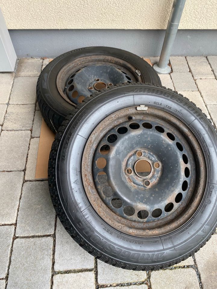 4 Winterreifen 185/65R15 88T gebraucht, mit Stahlfelgen in Leun