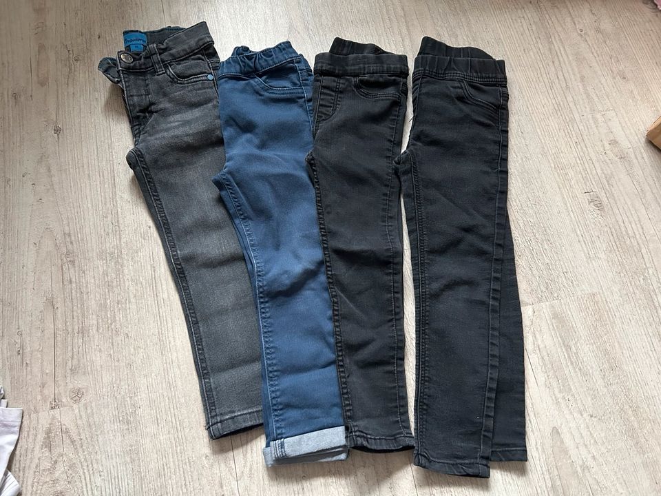 Hosen, Leggings, Thermoleggings Kleiderpakete 98/104 in Niederkrüchten