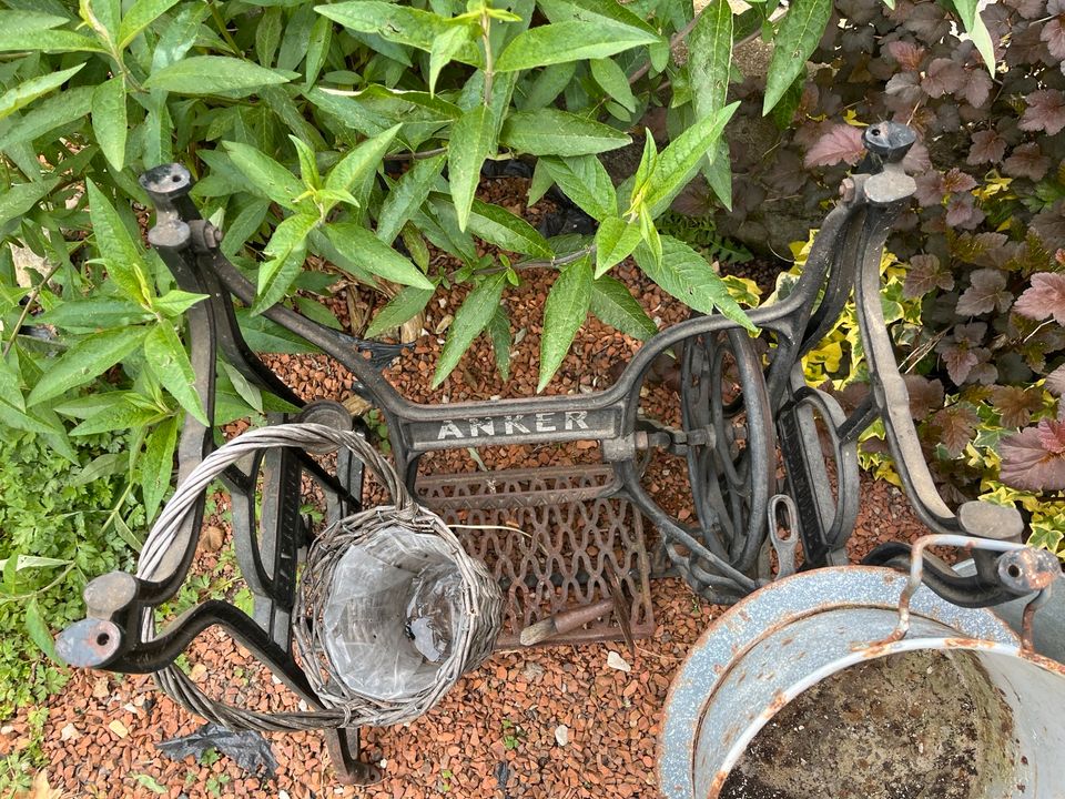Nähmaschinen-Untergestell aus Gusseisen, antik, Gartendeko in Eislingen (Fils)