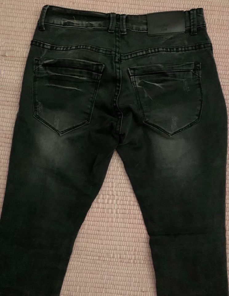 Coole Jeans Hose für Jungs Größe 176 schwarz in Frankfurt am Main