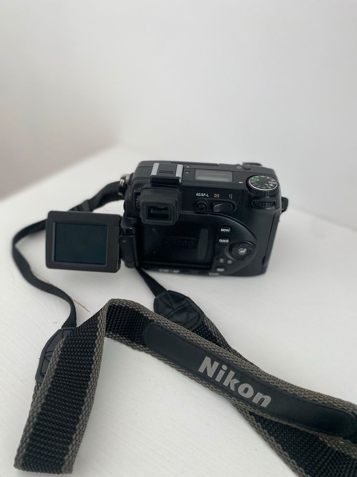 Nikon E 8400 - Hochwertige Digitalkamera in Top Zustand! in Hamburg