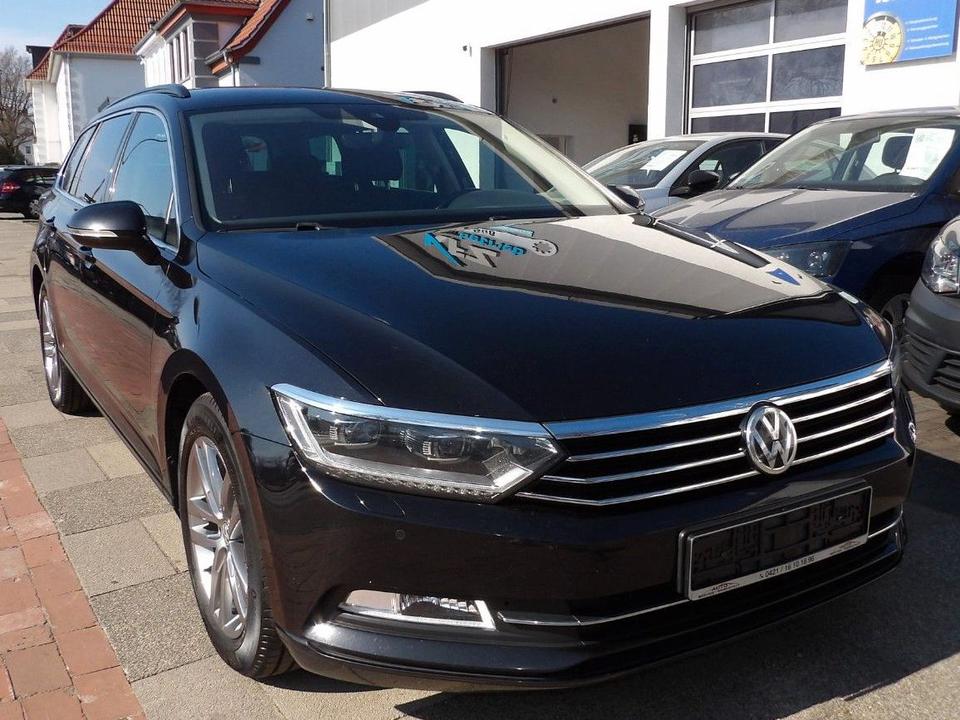 Volkswagen Passat Variant Comfortline DSG LED Massage Navi in Bremen